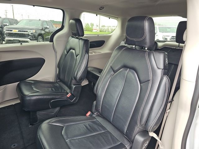Used 2022 Chrysler Pacifica Touring-L FWD image 21