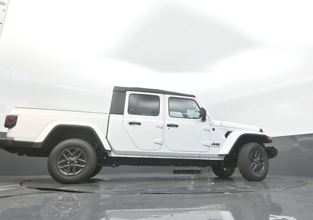 New 2025 Jeep Gladiator Sport image 31