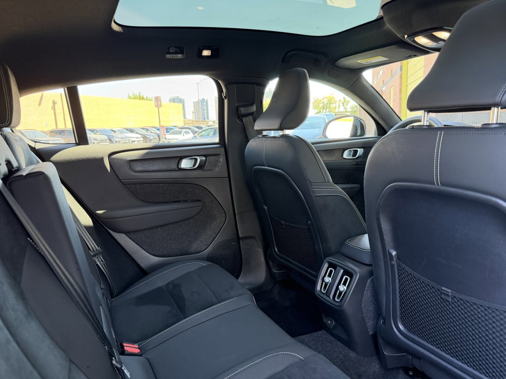 Used 2023 Volvo C40 P8 Recharge Plus w/ Protection Package Premier image 40