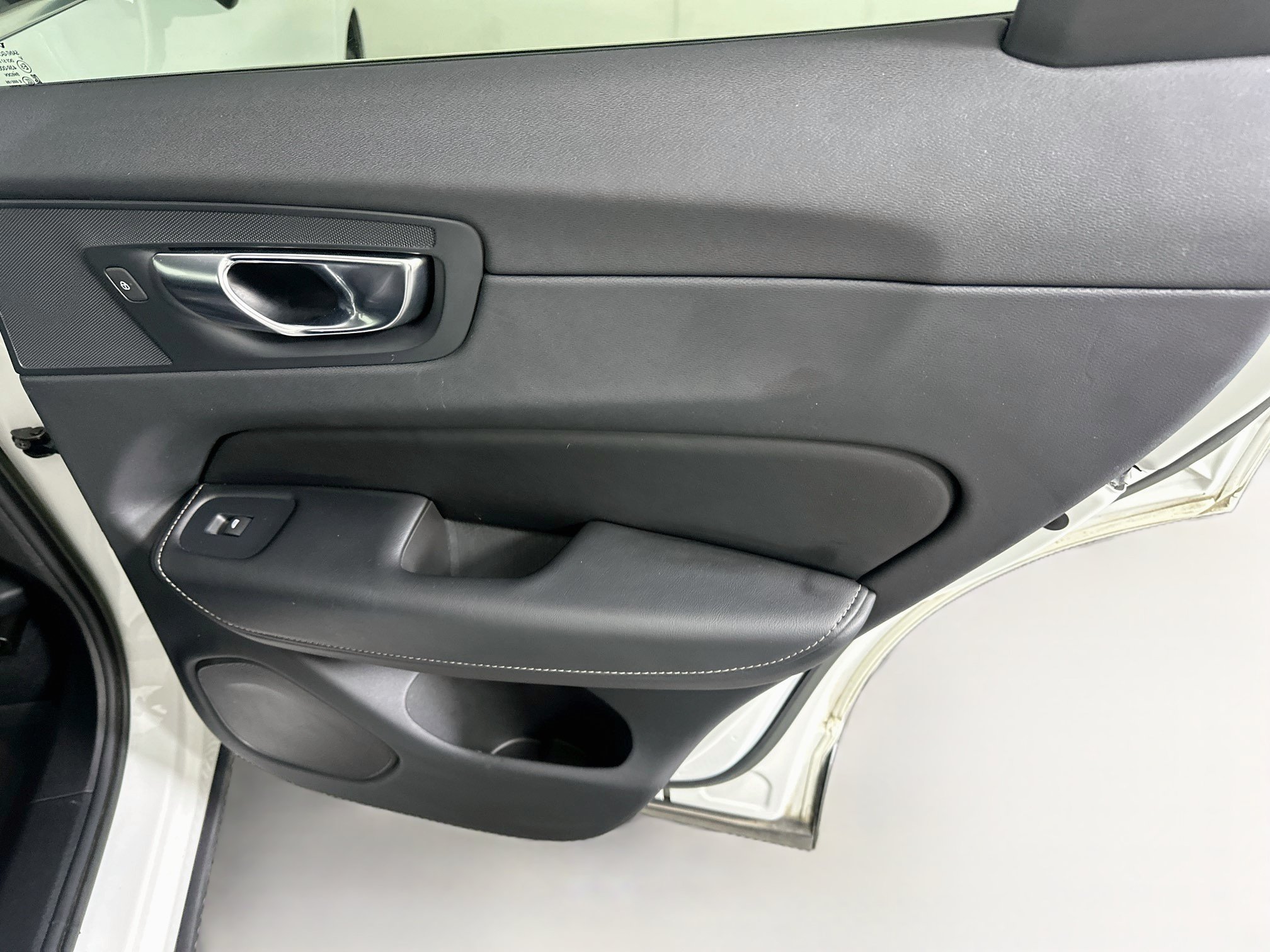 Used 2022 Volvo XC60 B5 Inscription w/ Advanced Package FWD image 32