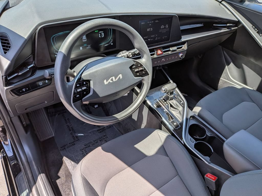 Used 2025 Kia Niro LX FWD image 16