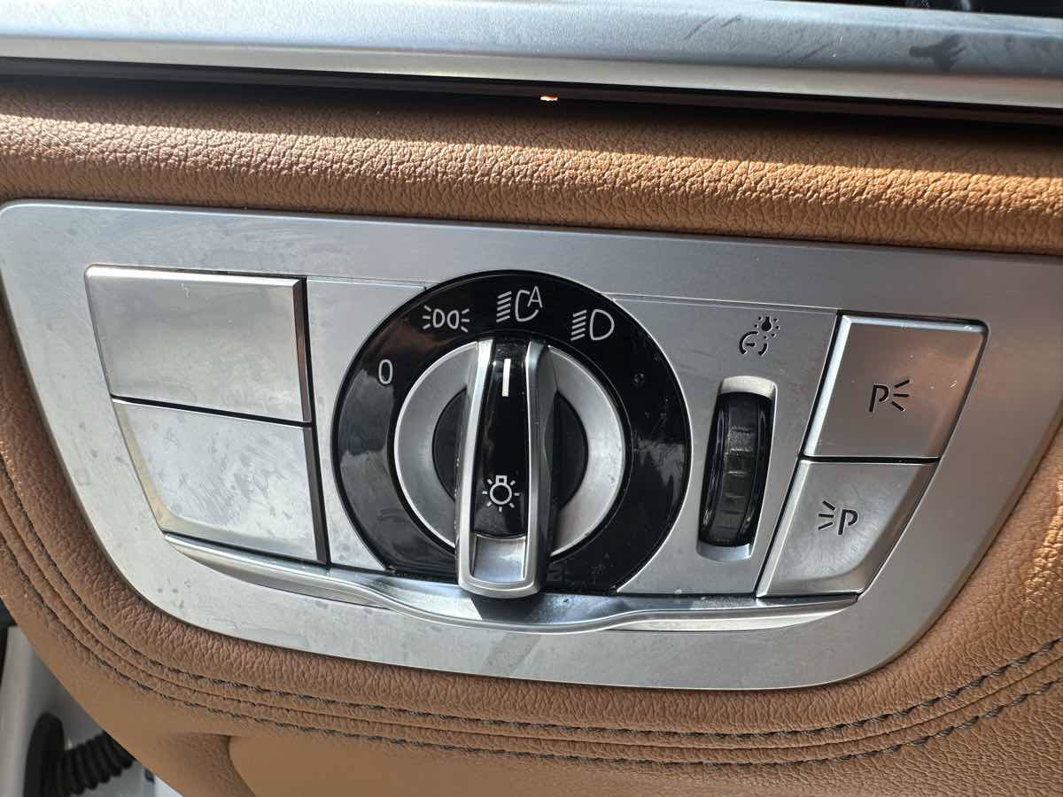 Used 2020 BMW 750i xDrive w/ Executive Package AWD/4WD image 13