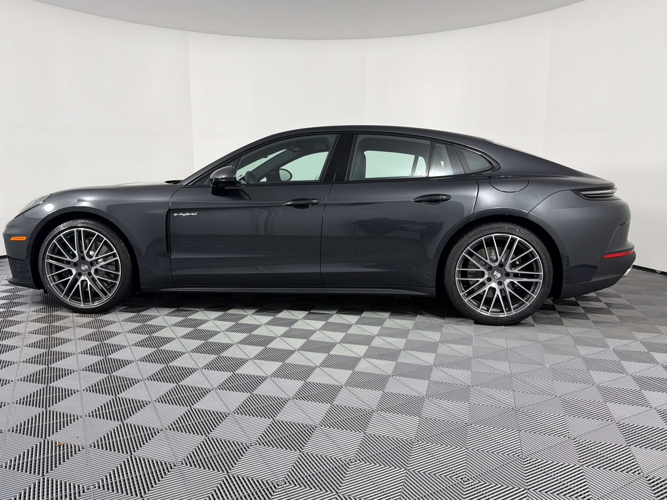 New 2026 Porsche Panamera 4 AWD/4WD image 2