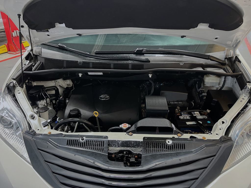 Used 2017 Toyota Sienna XLE image 31