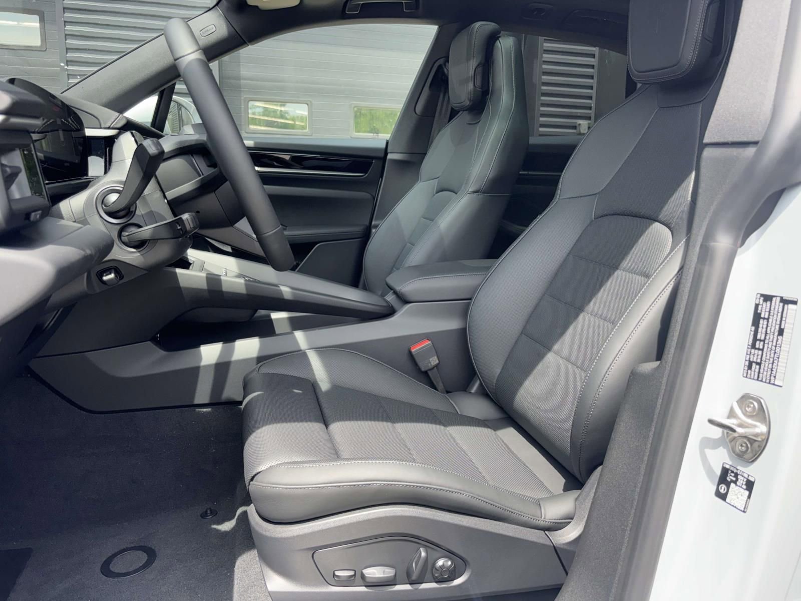 New 2026 Porsche Macan 4 Electric AWD/4WD image 16