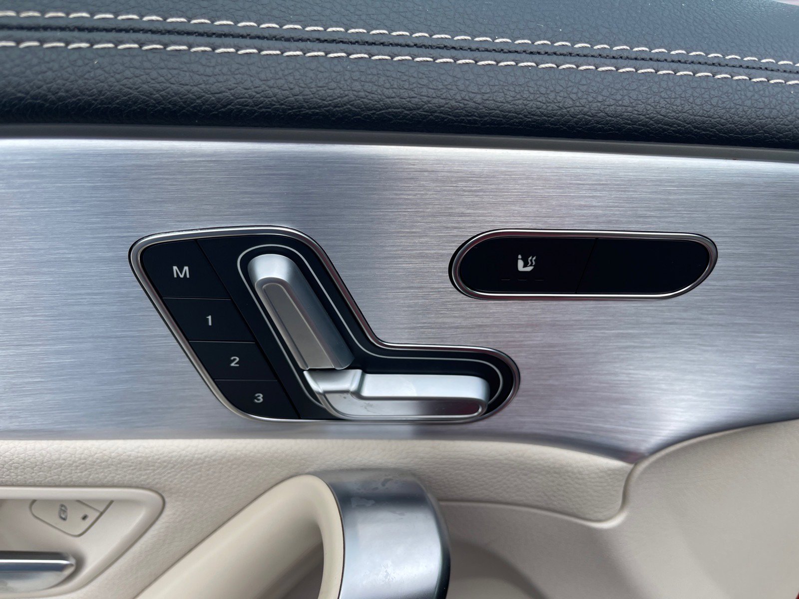 Used 2020 Mercedes-Benz CLA 250 4MATIC w/ Premium Package image 9