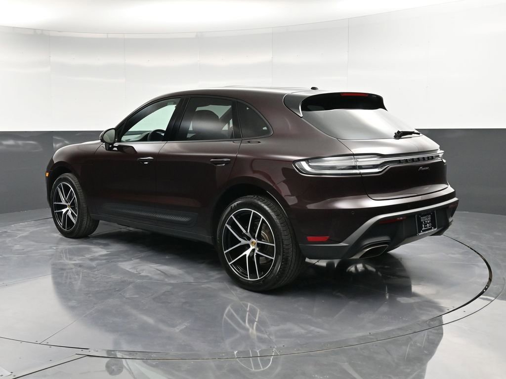 Certified 2025 Porsche Macan image 3