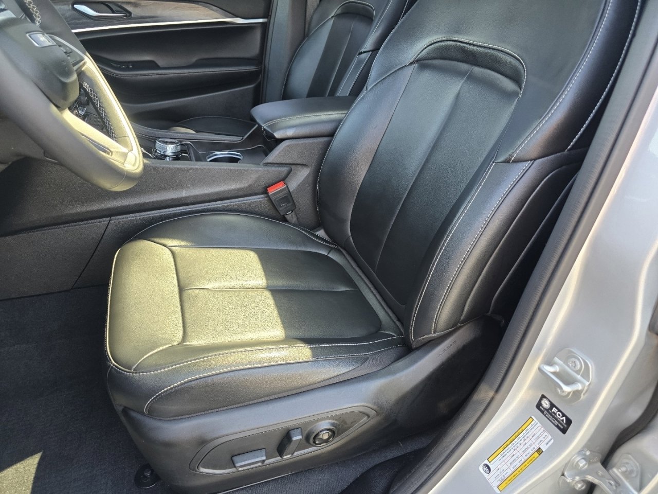 Used 2024 Jeep Grand Cherokee L Limited w/ Black Appearance Package AWD/4WD image 24