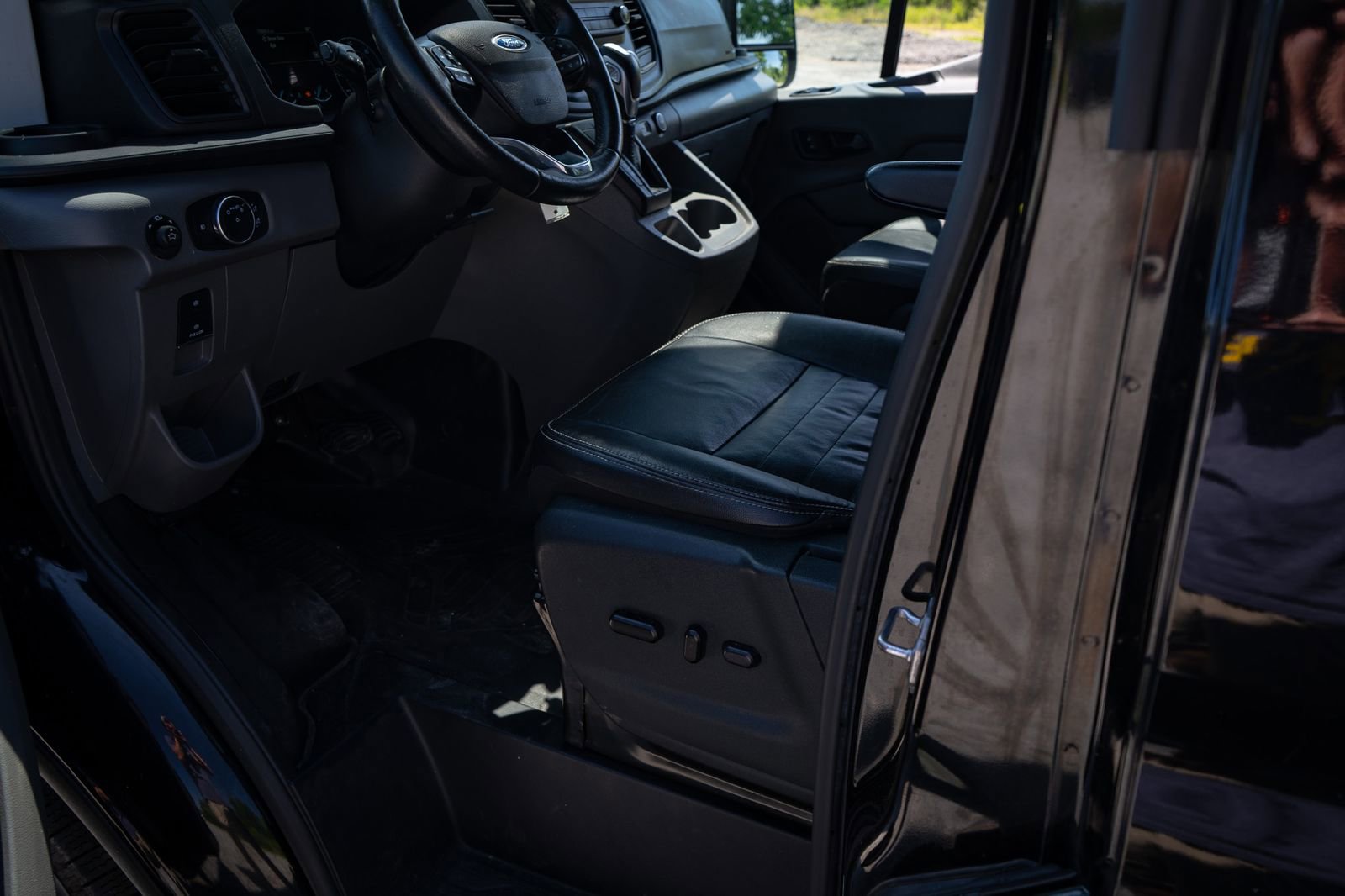Used 2021 Ford Transit 350 XLT RWD image 17