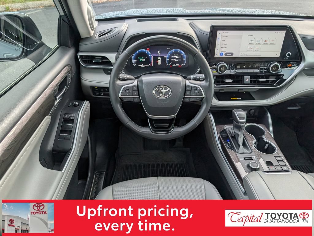 Used 2024 Toyota Highlander Platinum AWD/4WD image 14