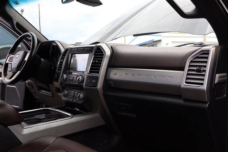 Used 2017 Ford F350 Platinum w/ Platinum Ultimate Package image 29