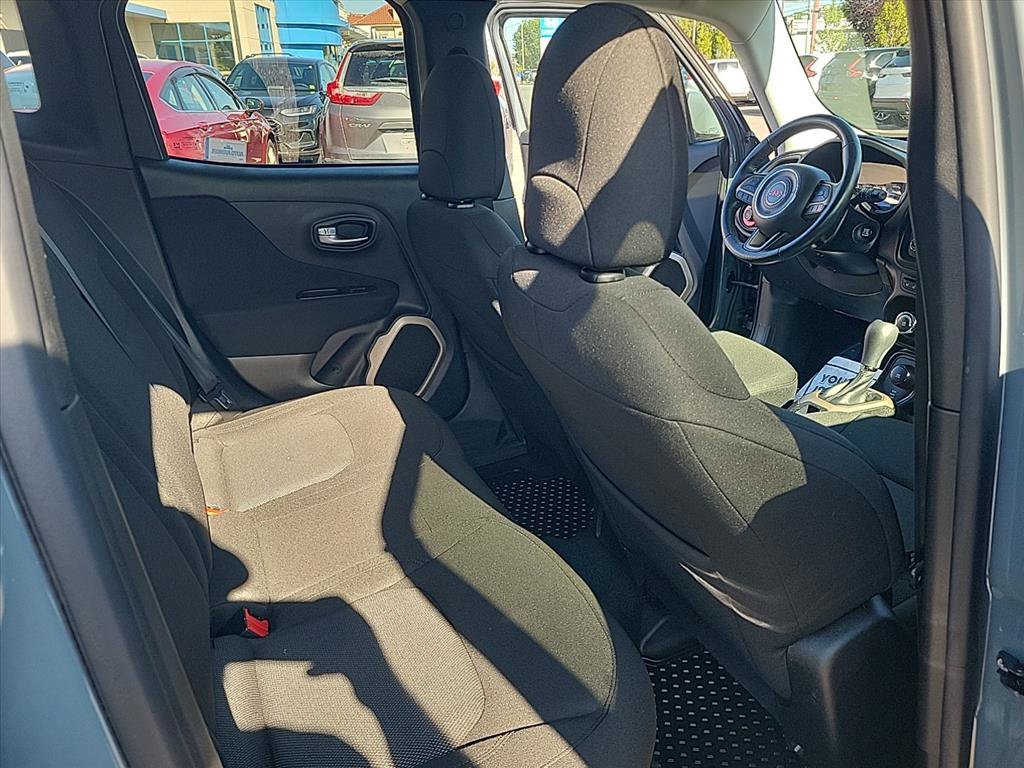 Used 2017 Jeep Renegade Latitude w/ Cold Weather Group AWD/4WD image 21
