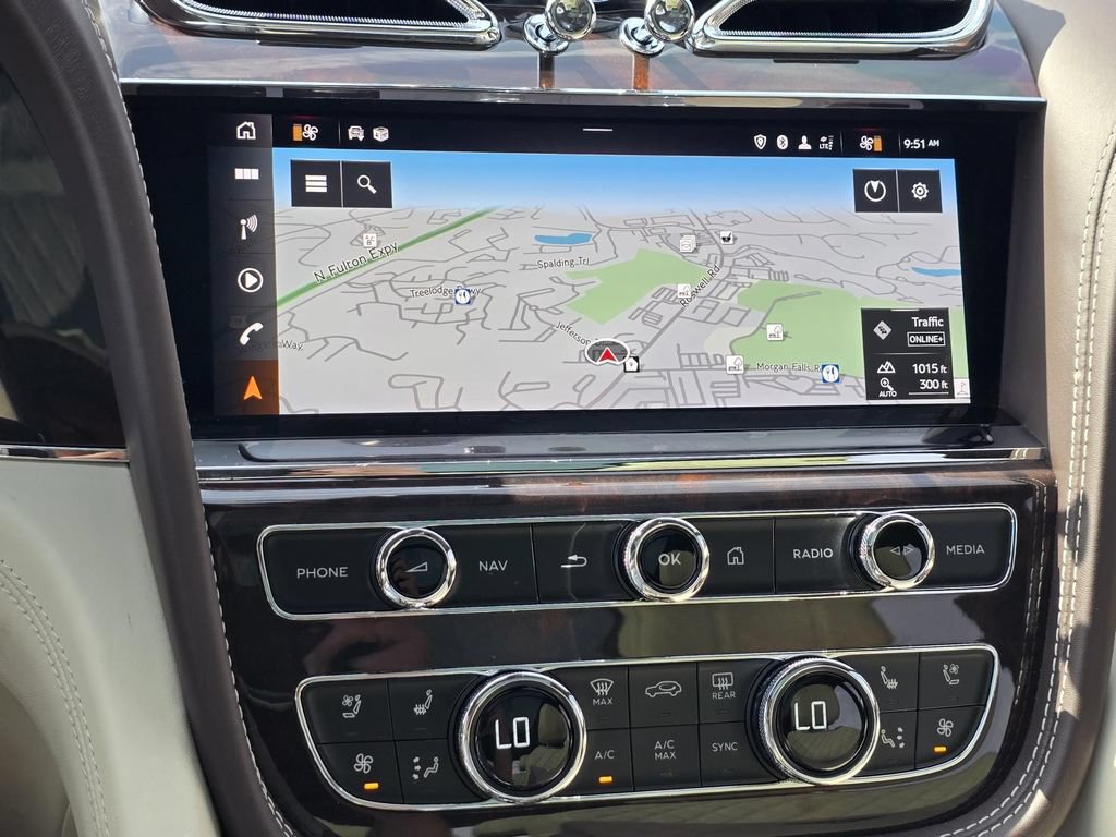 Used 2022 Bentley Bentayga AWD/4WD image 28