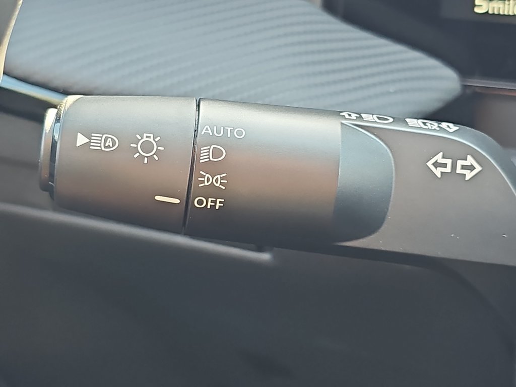 New 2027 Nissan Kicks SR w/ Cold Weather Package FWD image 34