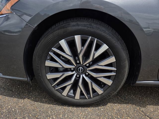 Used 2025 Nissan Altima 2.5 SV FWD image 24