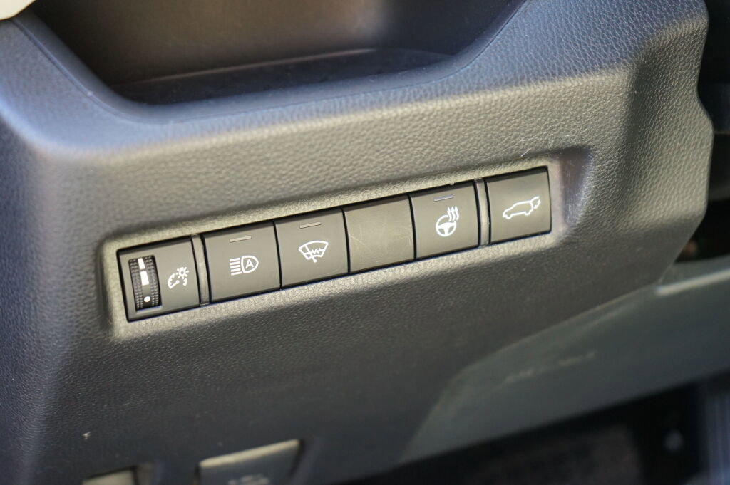 Used 2022 Toyota RAV4 XLE Premium image 18