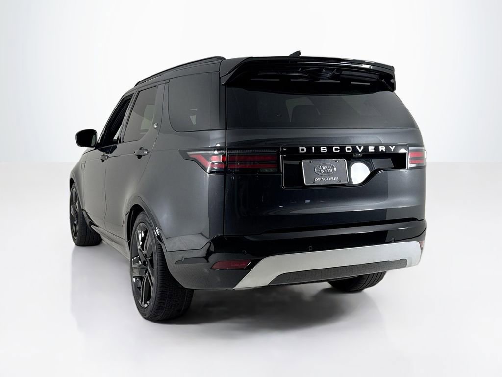 Used 2024 Land Rover Discovery Metropolitan Edition image 3