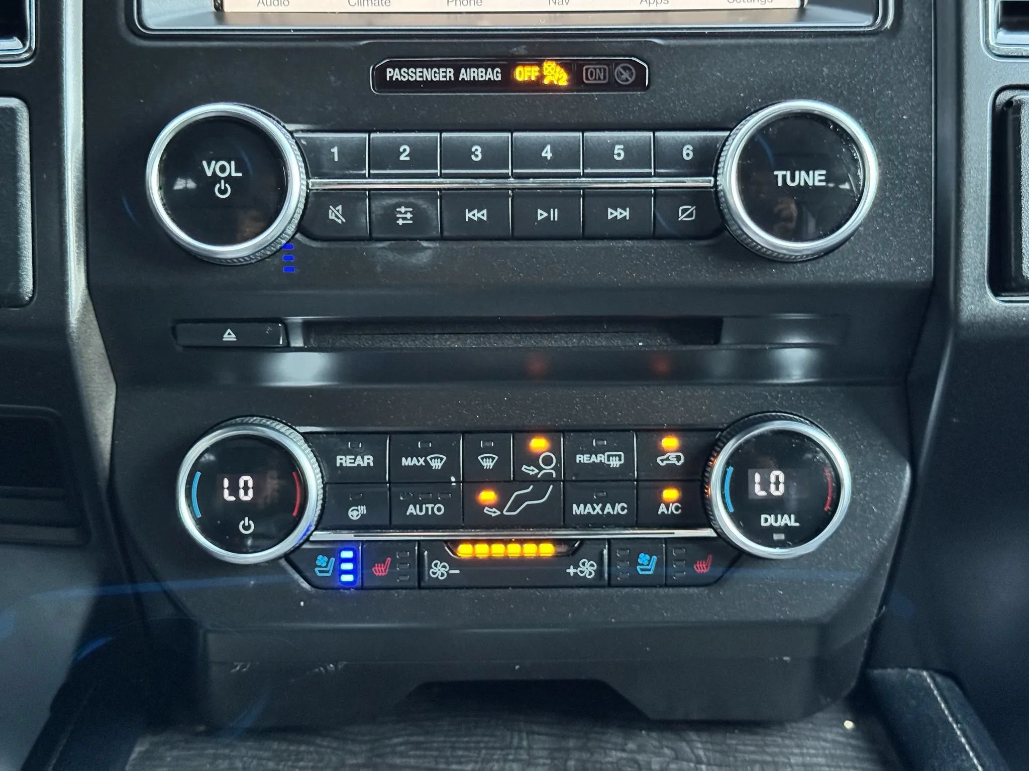Used 2018 Ford Expedition Limited RWD image 37