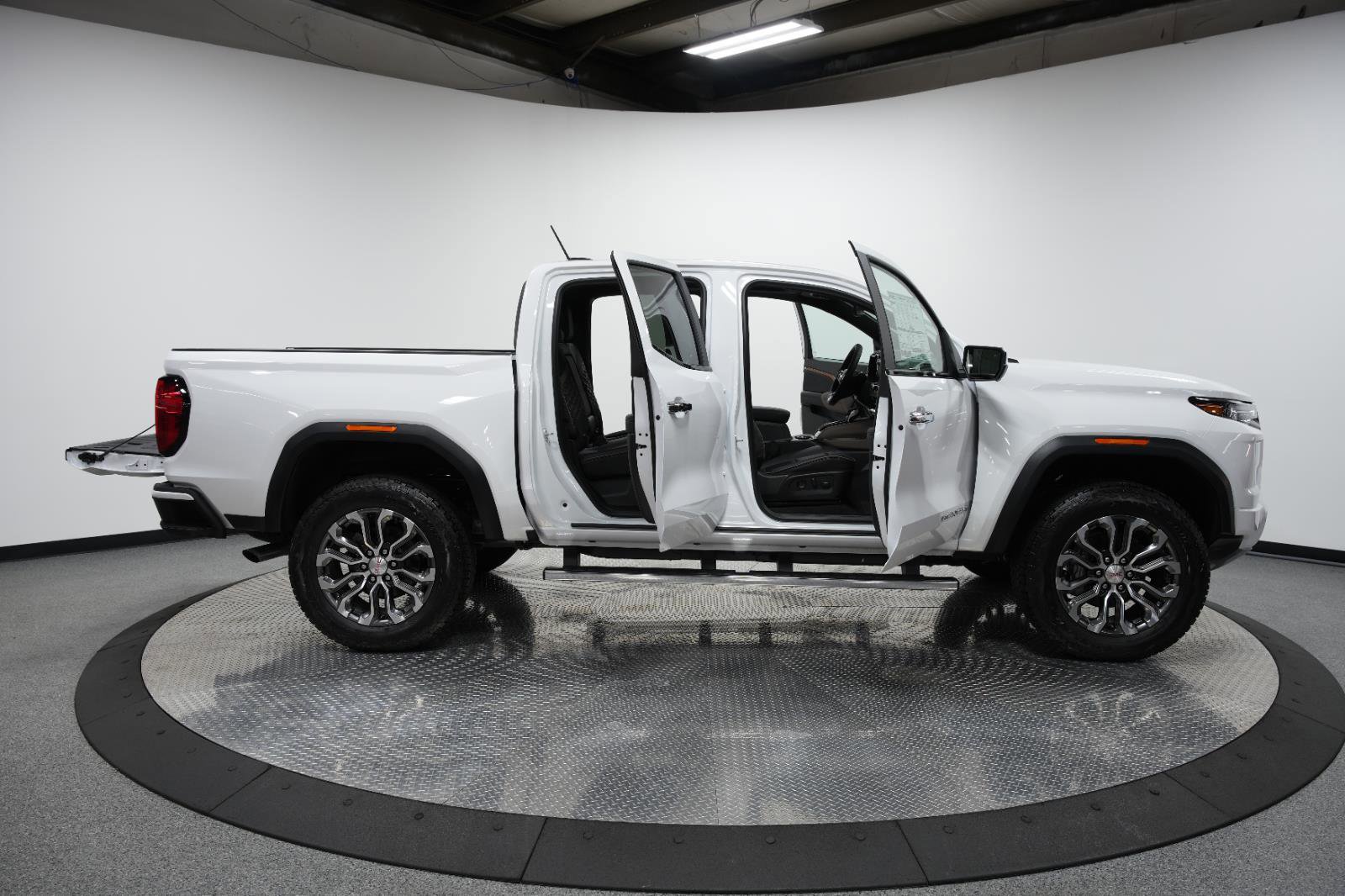 New 2026 GMC Canyon Denali image 9