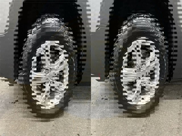 Certified 2024 GMC Terrain SLE image 32