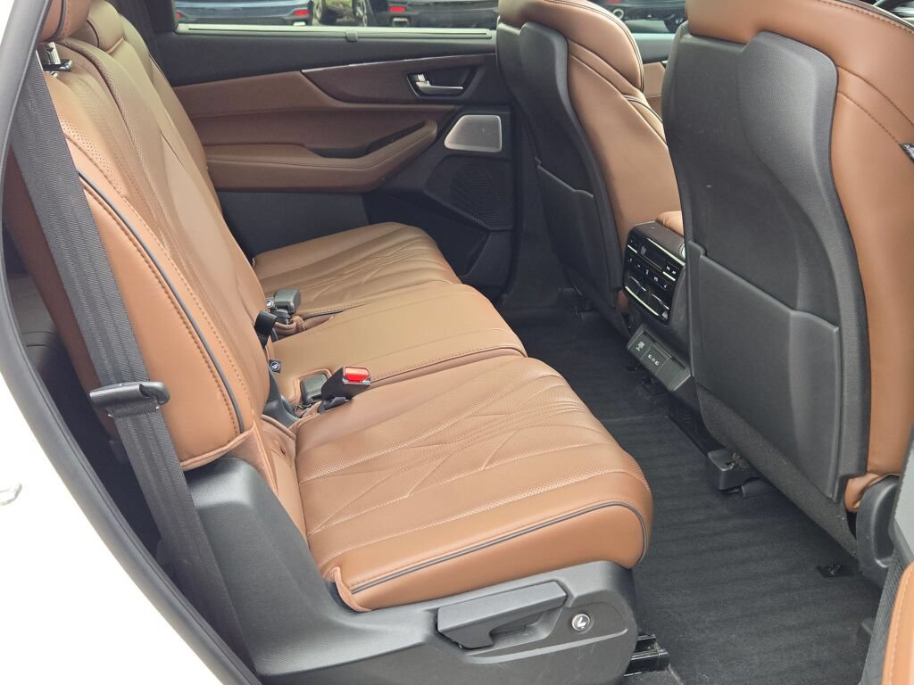 Certified 2025 Acura MDX w/ Advance Package AWD/4WD image 16