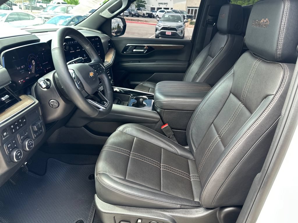 Used 2025 Chevrolet Tahoe High Country AWD/4WD image 17