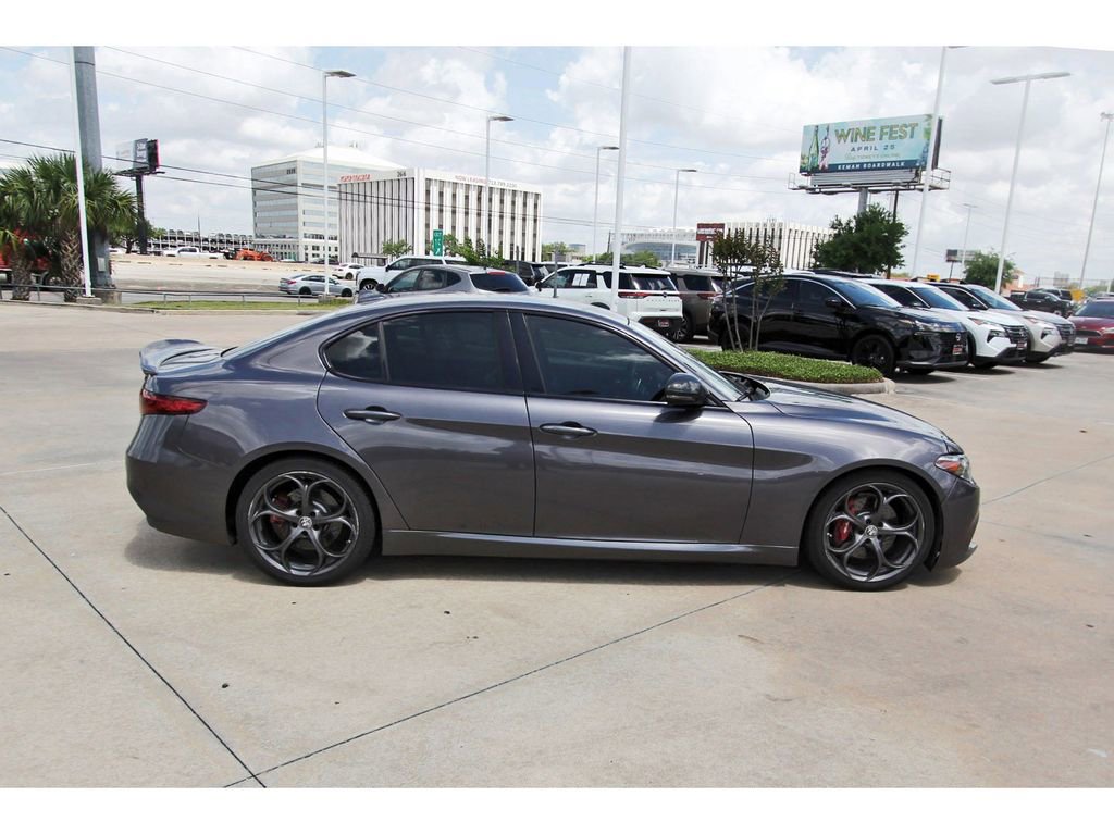 Used 2019 Alfa Romeo Giulia image 7