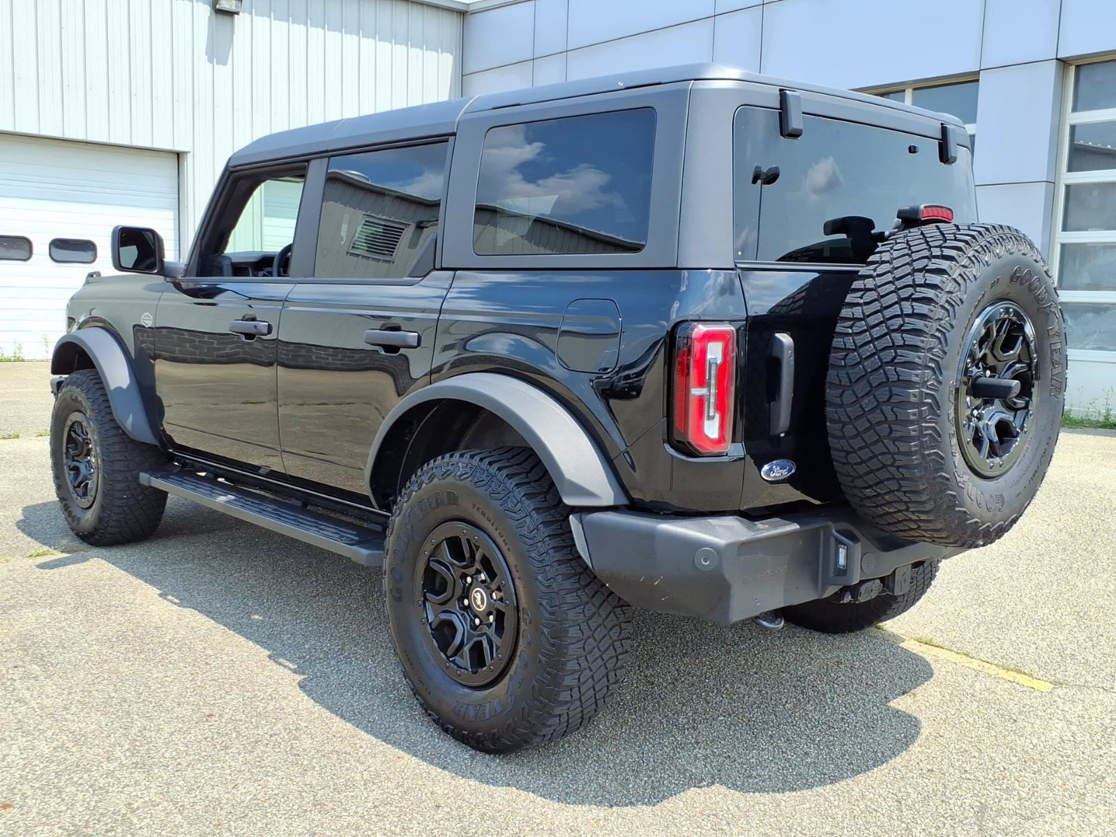 Certified 2024 Ford Bronco Wildtrak AWD/4WD image 3