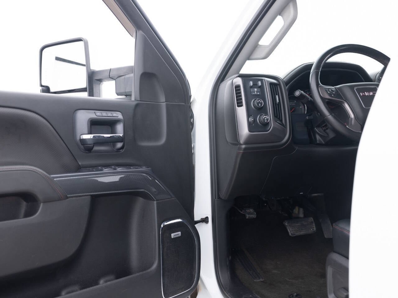 Used 2015 GMC Sierra 2500 SLT w/ Duramax Plus Package image 28