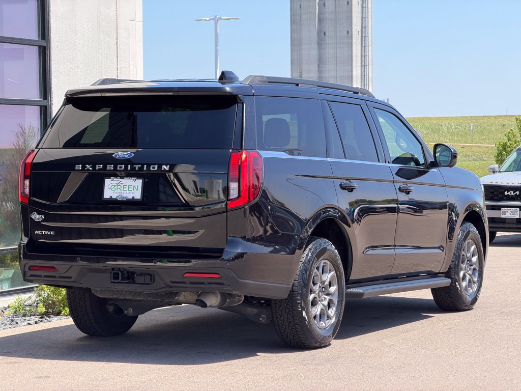 Used 2025 Ford Expedition Active AWD/4WD image 5