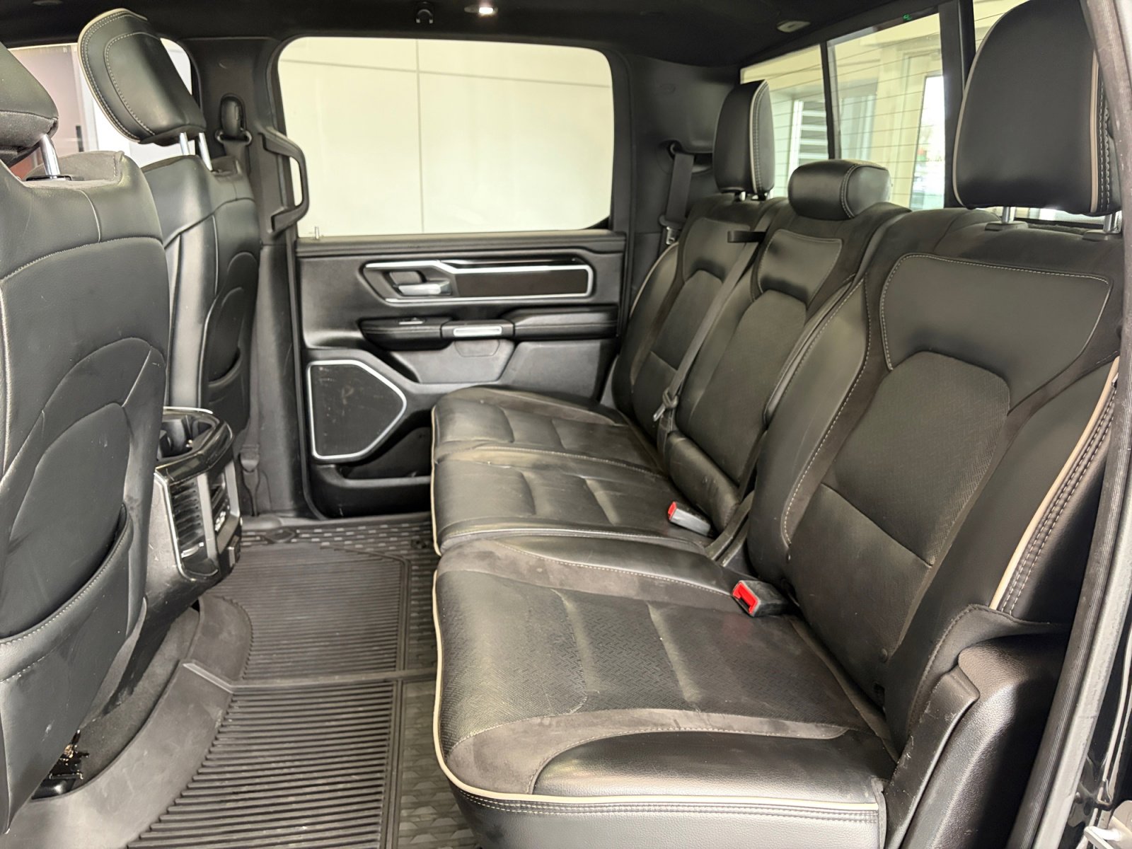 Used 2019 RAM 1500 Laramie AWD/4WD image 16