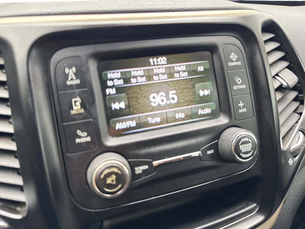 Used 2017 Jeep Cherokee Sport image 59