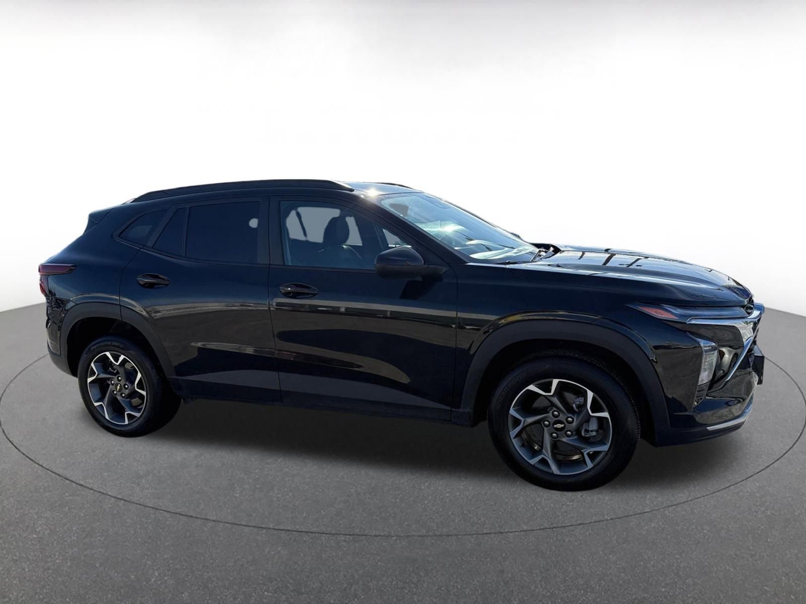 Used 2025 Chevrolet Trax LT w/ LT Convenience Package image 15