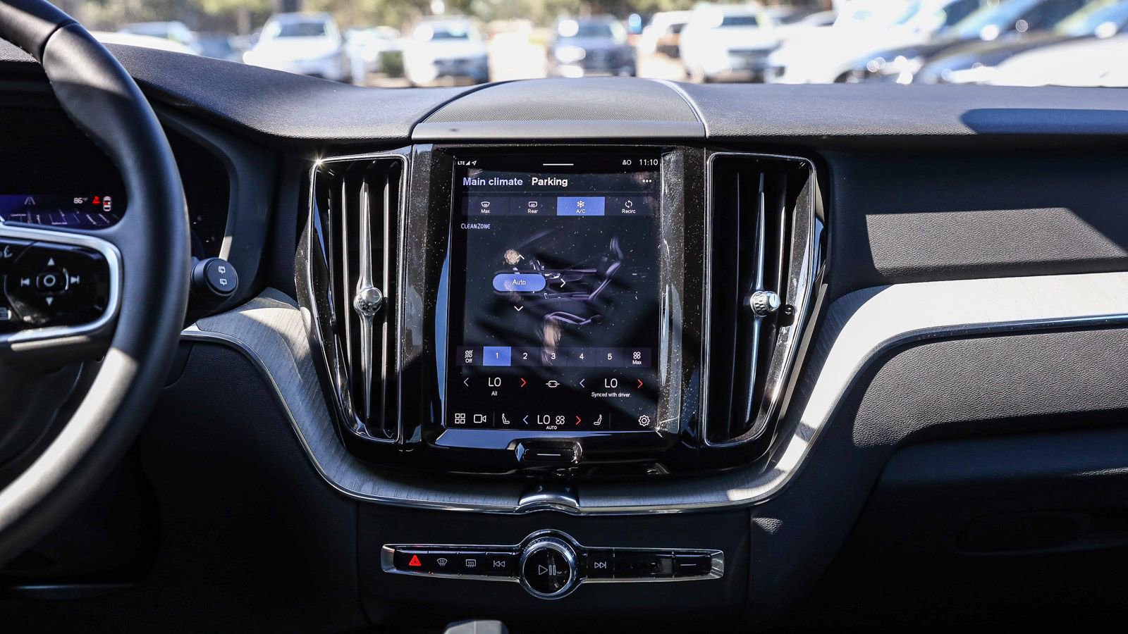 Used 2025 Volvo XC60 B5 Plus image 14