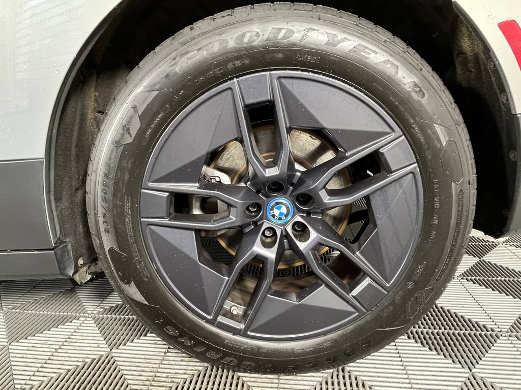 Used 2024 BMW iX xDrive50 AWD/4WD image 15