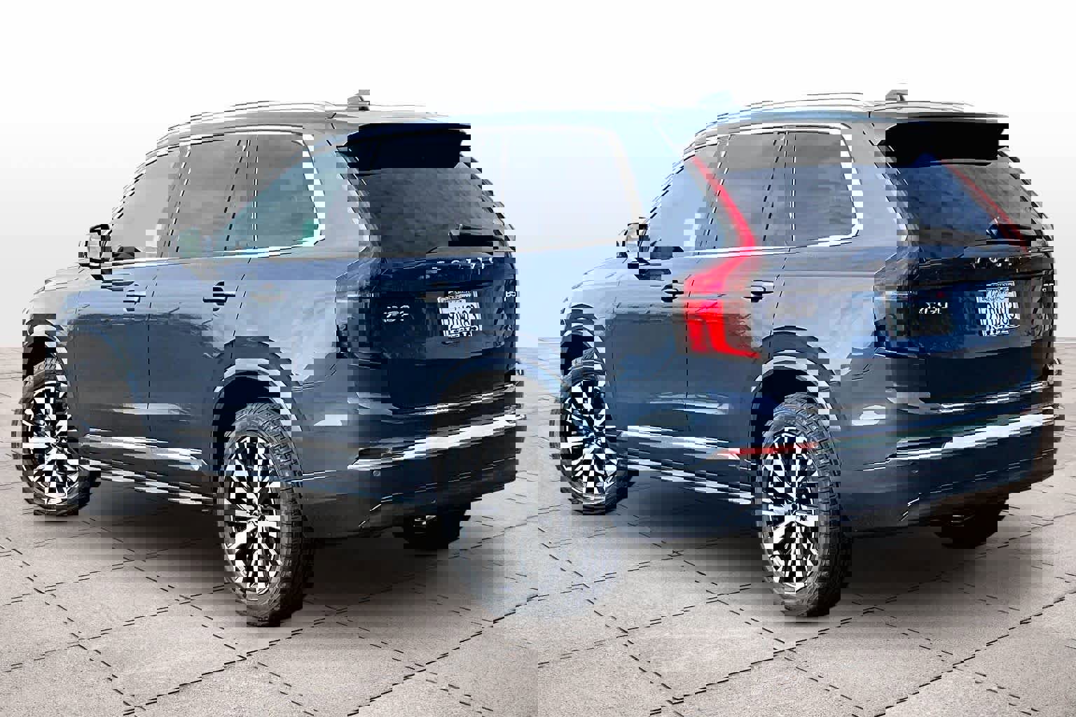 Used 2025 Volvo XC90 B5 Core w/ Protection Package Premier image 14