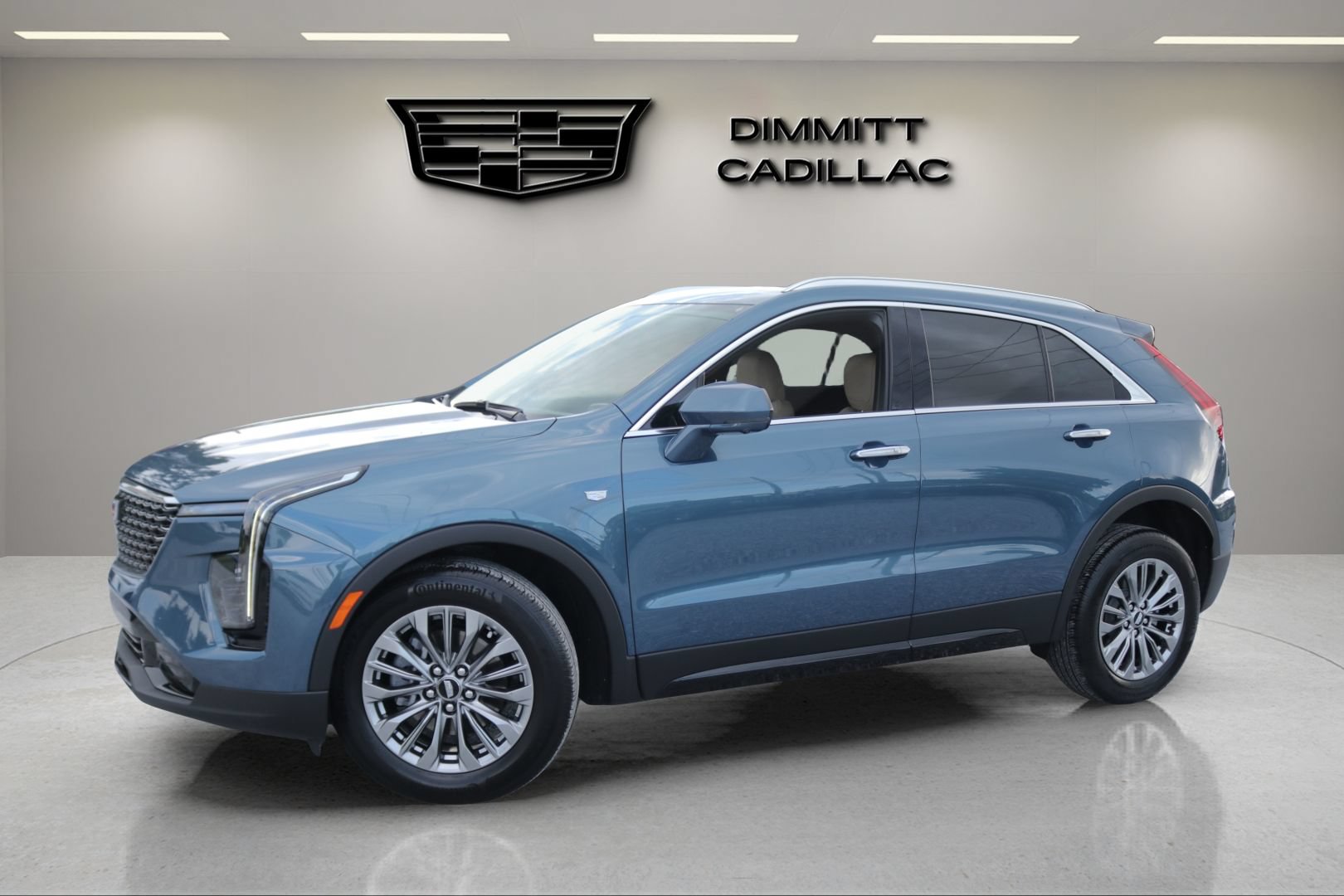 Certified 2025 Cadillac XT4 Premium Luxury FWD image 1