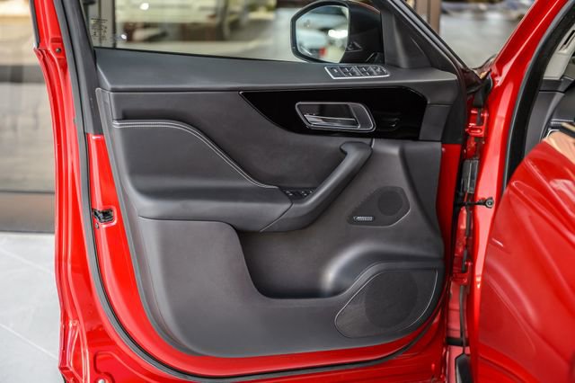 Used 2018 Jaguar F-PACE R-Sport image 48