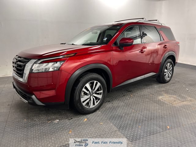 Used 2023 Nissan Pathfinder SL AWD/4WD image 2