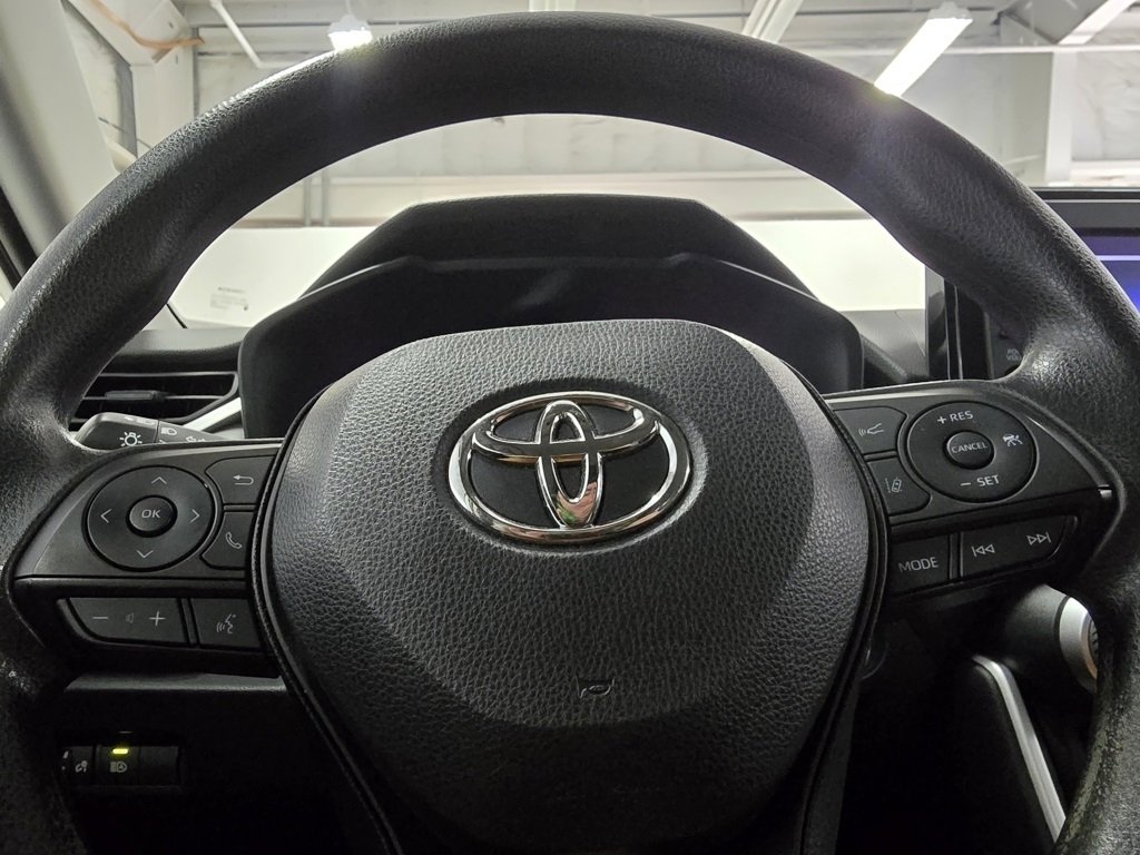 Used 2022 Toyota RAV4 XLE image 24