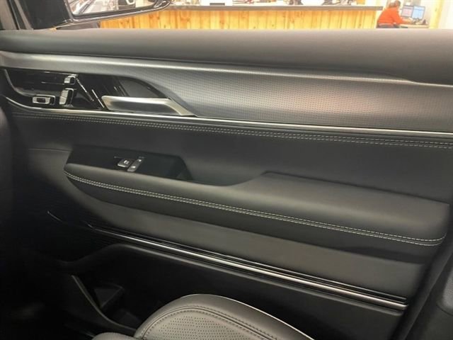 New 2023 Jeep Grand Wagoneer Series II w/ Premium Group II AWD/4WD image 10