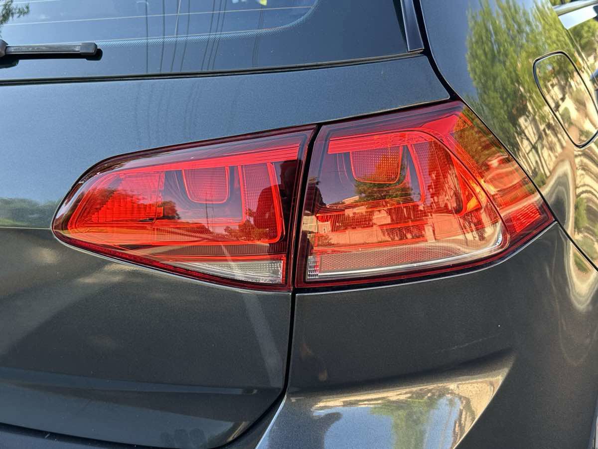 Used 2015 Volkswagen GTI SE FWD image 52