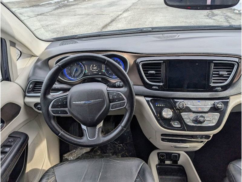 Used 2018 Chrysler Pacifica Touring-L Plus image 30