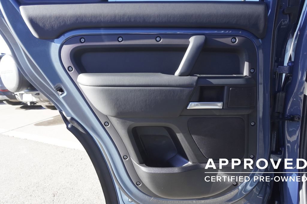 Used 2025 Land Rover Defender 110 S image 28