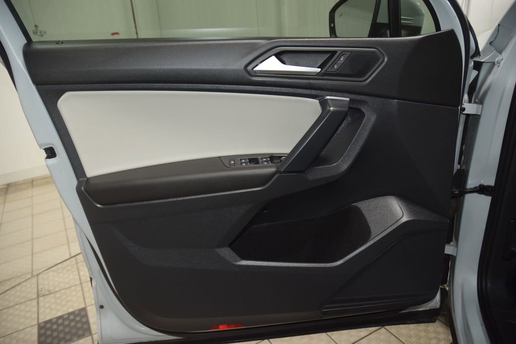 Used 2019 Volkswagen Tiguan SE w/ Panoramic Sunroof Package AWD/4WD image 45
