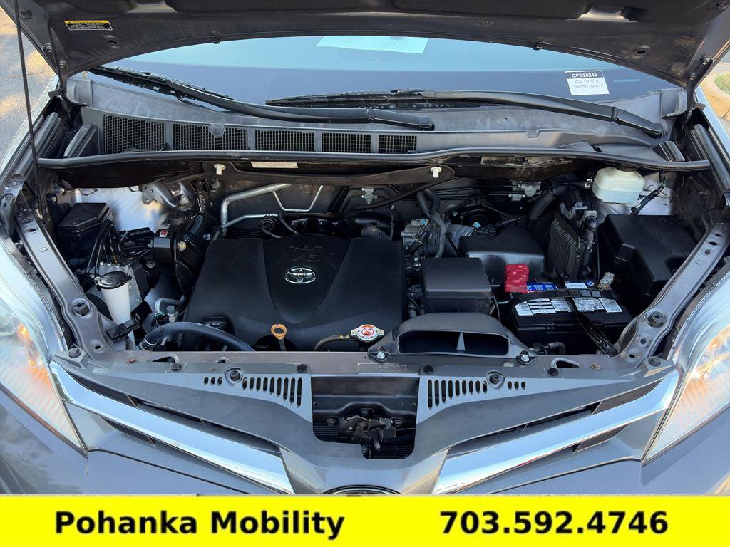 Used 2020 Toyota Sienna XLE w/ XLE Navigation Package FWD image 38