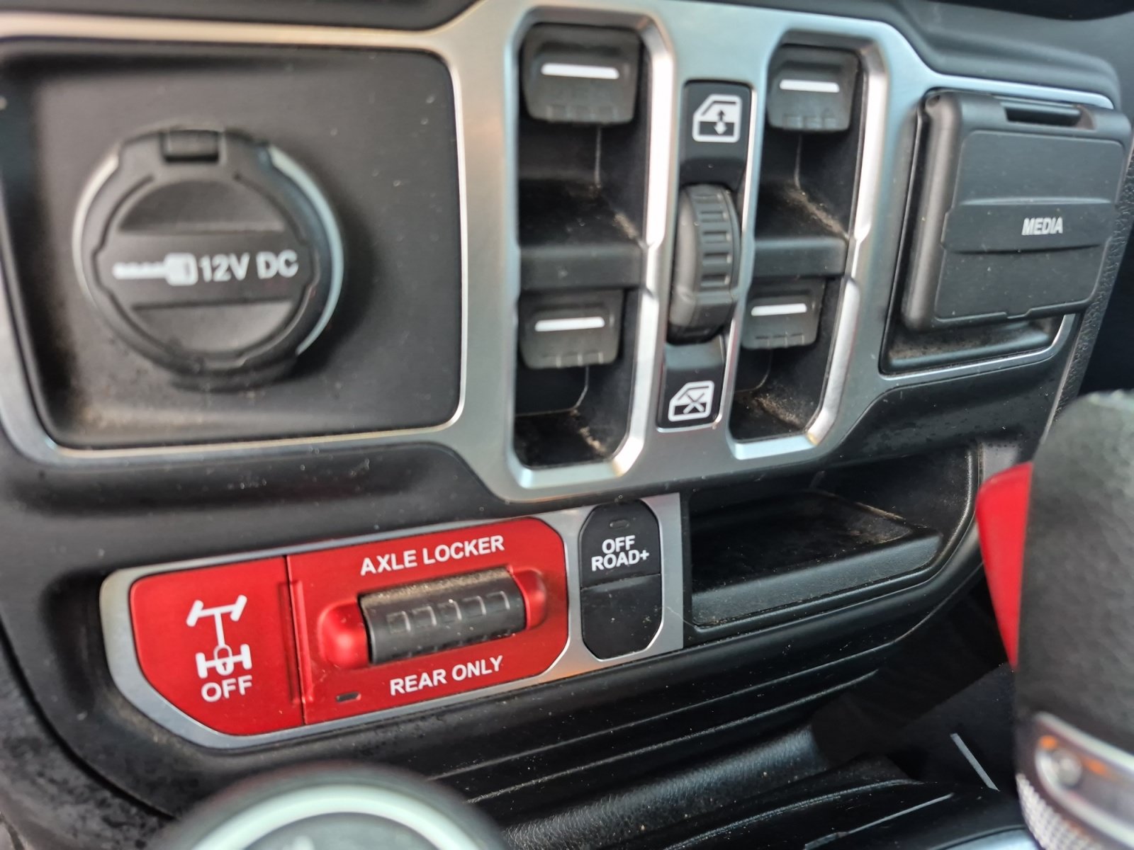 Used 2021 Jeep Gladiator Mojave AWD/4WD image 32