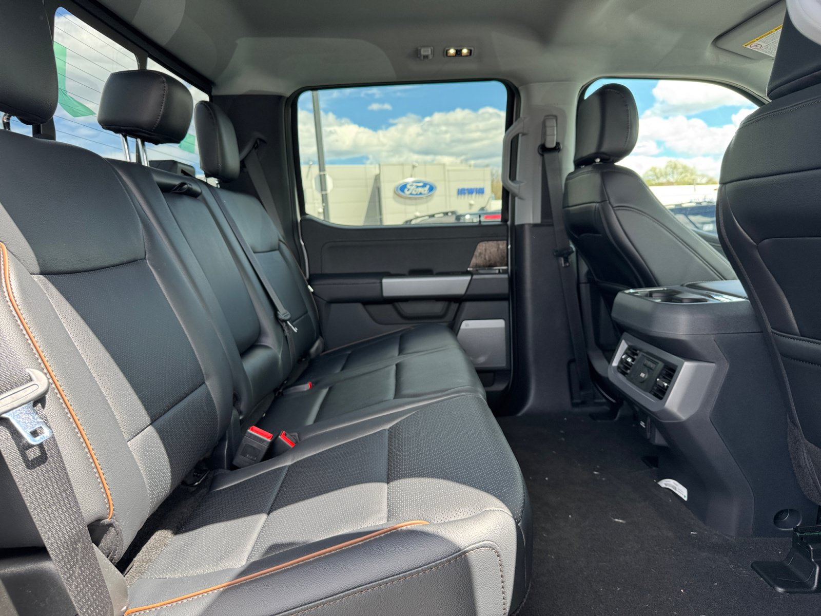 New 2026 Ford F250 Lariat w/ Black Appearance Package AWD/4WD image 28