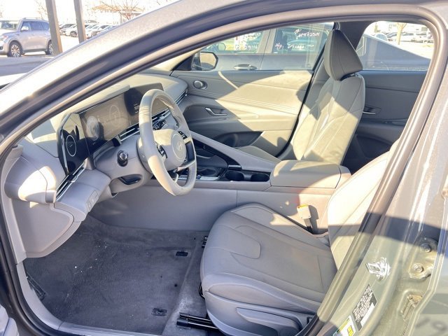 Used 2025 Hyundai Elantra SEL image 8