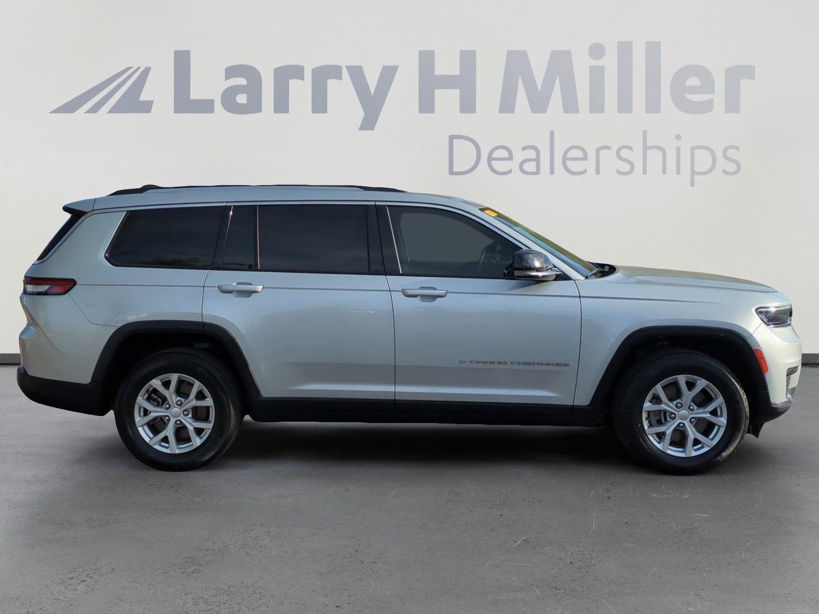 Used 2023 Jeep Grand Cherokee L Limited image 6